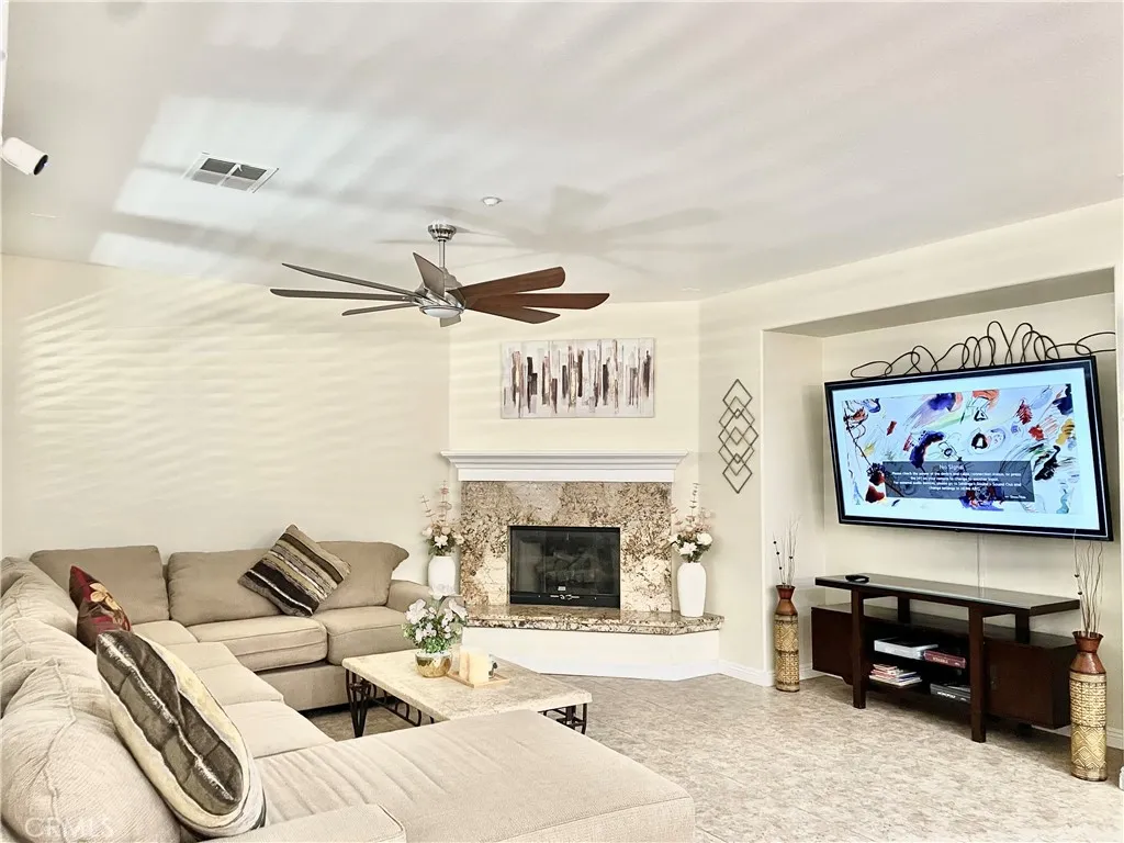 8004 Palm View Ln, Riverside, California 92508 home-pic-24